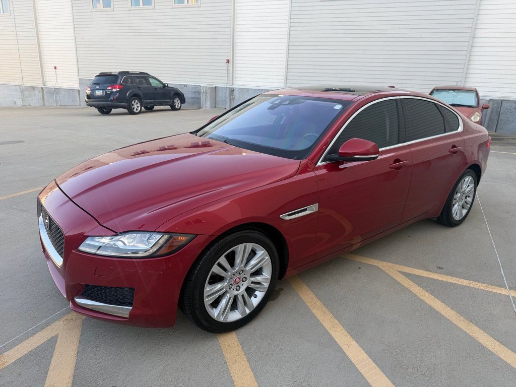 Used 2017 Jaguar XF Premium RWD image 7