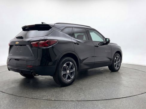 Used 2025 Chevrolet Blazer LT FWD image 9