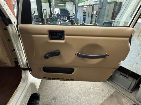 Used 1999 Jeep Wrangler Sahara AWD/4WD image 16