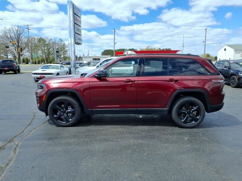 Used 2023 Jeep Grand Cherokee Altitude AWD/4WD image 2