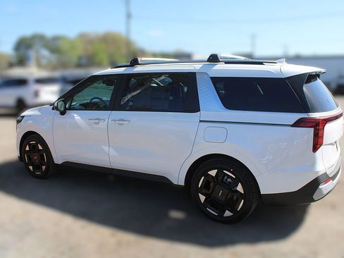 New 2026 Kia Carnival EX image 16