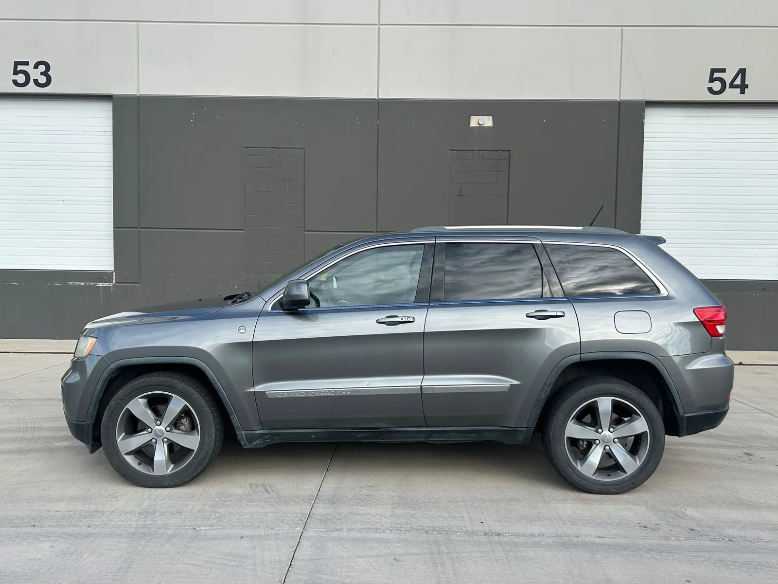 Used 2012 Jeep Grand Cherokee Laredo AWD/4WD image 2