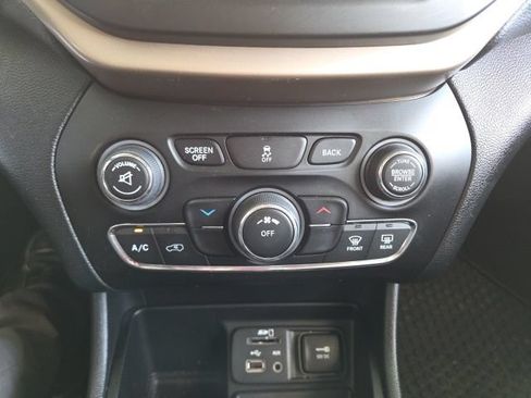 Used 2014 Jeep Cherokee Latitude w/ Cold Weather Group FWD image 59