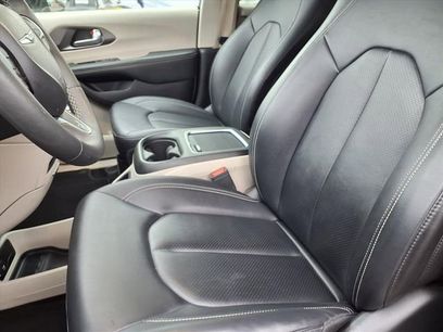Used 2024 Chrysler Pacifica Touring-L