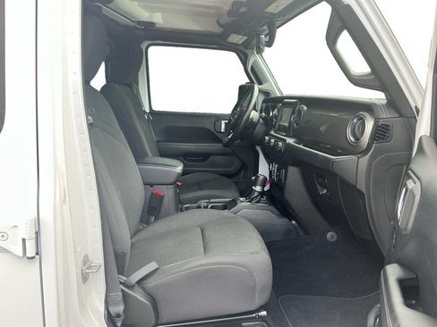Used 2019 Jeep Wrangler Unlimited Sahara AWD/4WD image 22