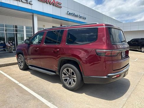 Used 2024 Jeep Wagoneer Series II w/ Flexible Seating Group RWD image 4