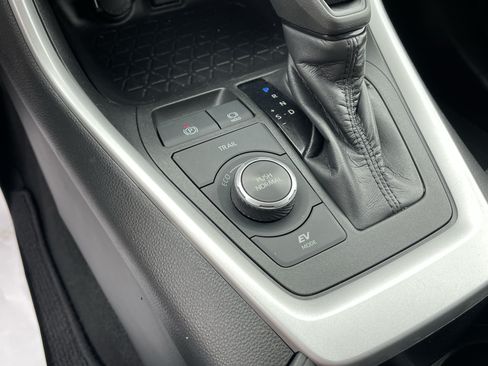 Certified 2022 Toyota RAV4 LE AWD/4WD image 24