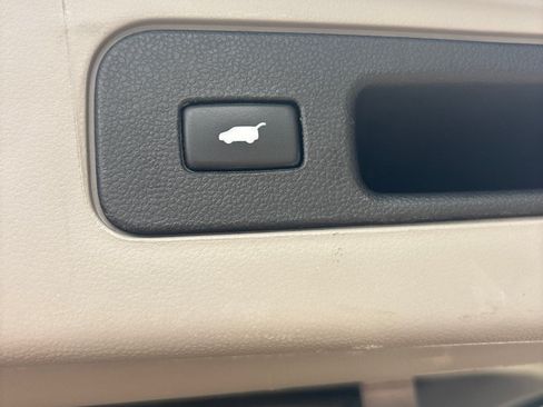 Used 2011 Honda Pilot Touring image 24