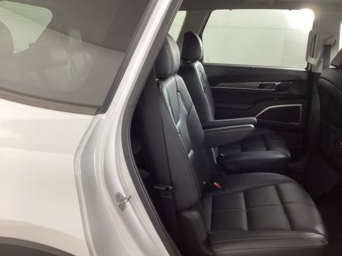Used 2022 Kia Telluride EX w/ EX Premium Package image 11