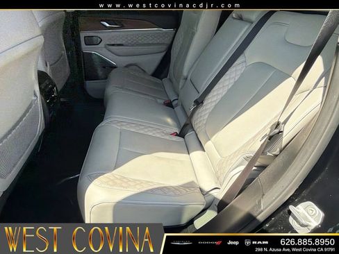 Used 2022 Jeep Grand Cherokee Summit w/ Advanced Protech Group IV AWD/4WD image 38