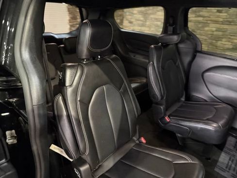 Used 2025 Chrysler Pacifica Select FWD image 29