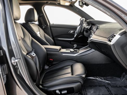 Used 2022 BMW 330i Sedan w/ Driving Assistance Package image 29