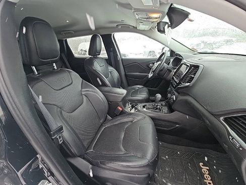 Used 2019 Jeep Cherokee Limited image 18