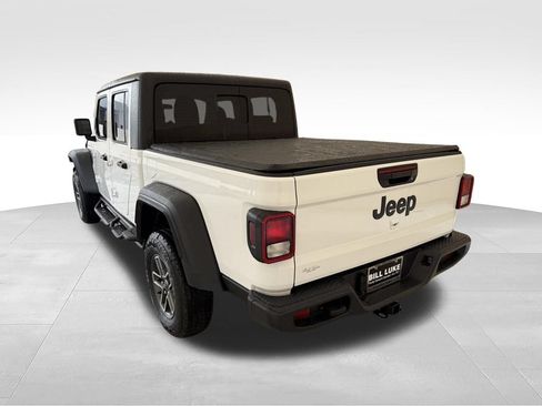Used 2025 Jeep Gladiator Sport AWD/4WD image 9