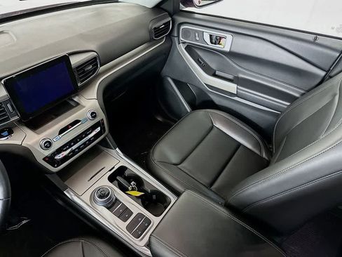 Certified 2022 Ford Explorer XLT w/ Equipment Group 202A image 11
