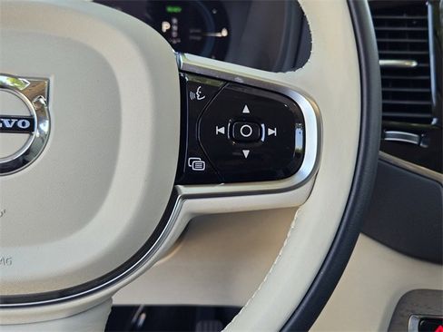 Used 2025 Volvo XC90 T8 Ultra w/ Protection Package Premier image 37