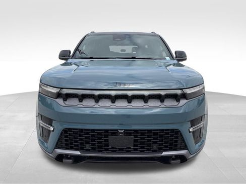 New 2026 Jeep Grand Wagoneer 4WD image 2