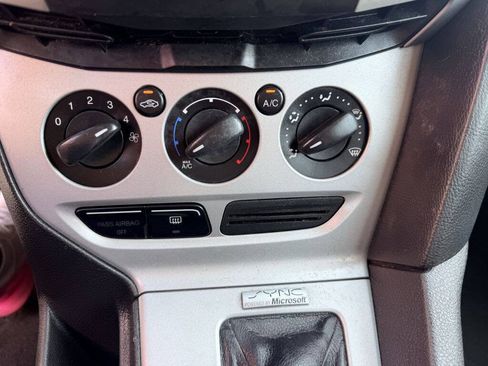 Used 2014 Ford Focus SE FWD image 18