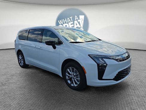 New 2027 Chrysler Pacifica Select AWD/4WD image 1