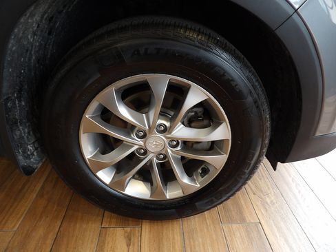 Used 2020 Hyundai Santa Fe SE AWD/4WD image 4