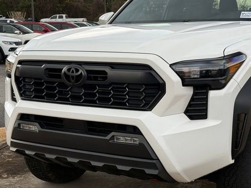 Used 2024 Toyota Tacoma TRD Off-Road image 10