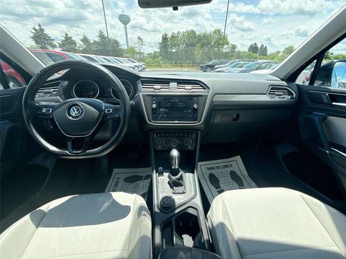 Used 2018 Volkswagen Tiguan SEL AWD/4WD image 25