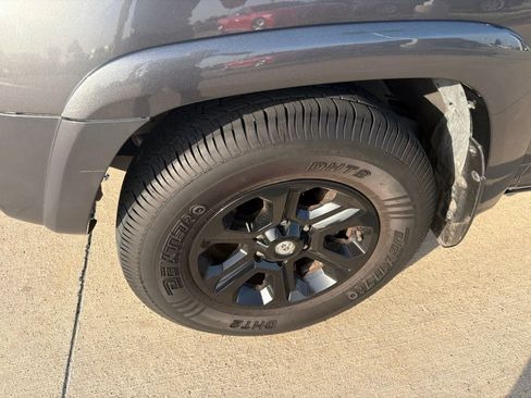 Used 2017 Toyota 4Runner SR5 RWD image 4