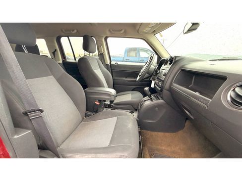 Used 2016 Jeep Patriot Sport w/ Power Value Group AWD/4WD image 11