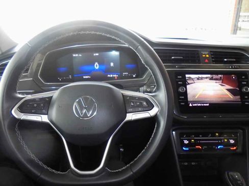 Used 2023 Volkswagen Tiguan SE image 6