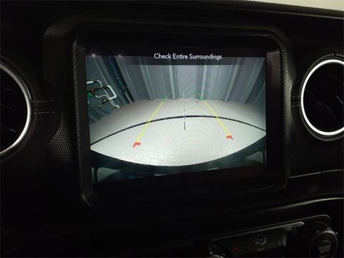 Used 2022 Jeep Wrangler Unlimited Sahara w/ Cold Weather Group image 21