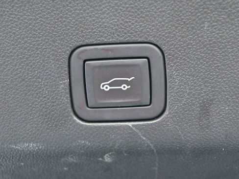 Used 2024 Chevrolet Tahoe High Country AWD/4WD image 12