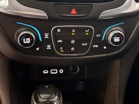 Used 2020 Chevrolet Equinox LT image 16