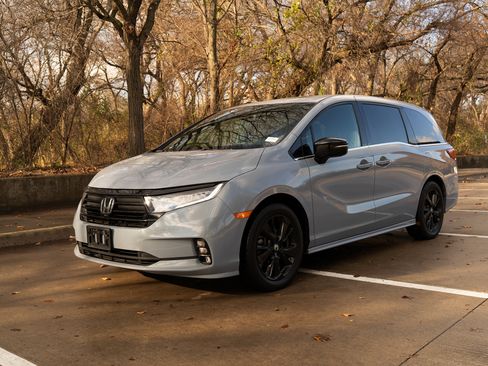 Certified 2024 Honda Odyssey Sport image 5