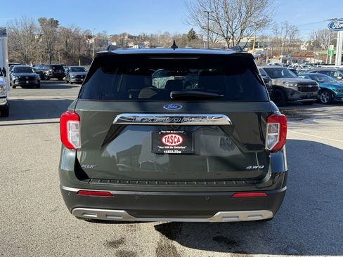 Used 2022 Ford Explorer XLT w/ Equipment Group 202A image 7