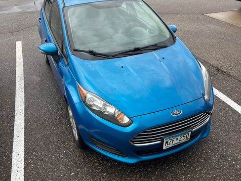 Used 2015 Ford Fiesta SE FWD image 2