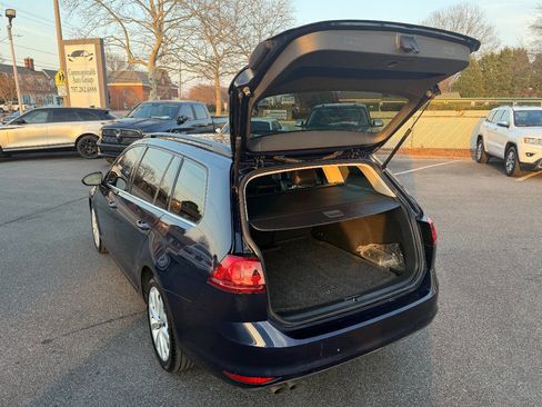 Used 2017 Volkswagen Golf SE image 27