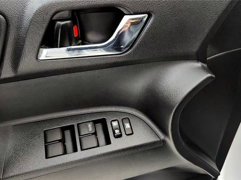 Used 2013 Toyota Highlander Limited image 23