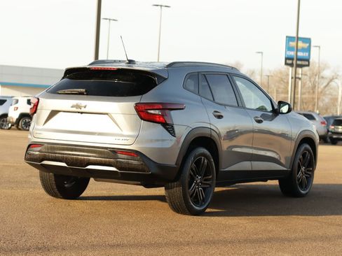 Used 2024 Chevrolet Trax ACTIV w/ Sunroof Package image 7