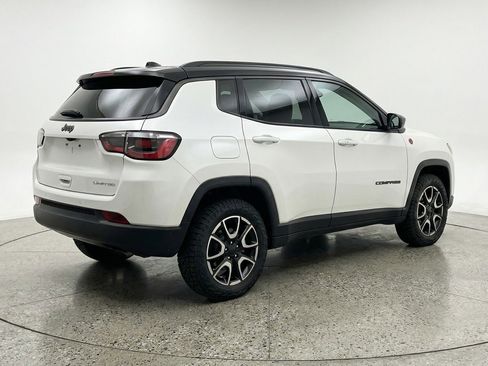 Used 2025 Jeep Compass Trailhawk AWD/4WD image 9