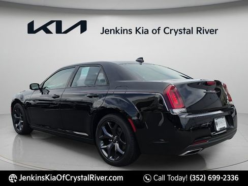 Used 2023 Chrysler 300 S w/ Comfort Group RWD image 8