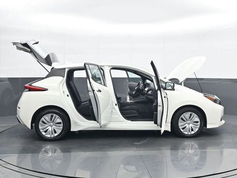 Used 2022 Nissan Leaf S image 26