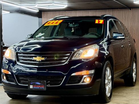 Used 2017 Chevrolet Traverse LT w/ Traveler's Package FWD image 1
