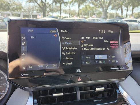 Used 2021 Toyota Venza Limited image 20