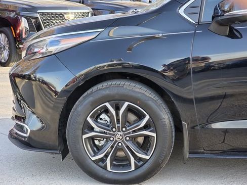 Used 2025 Toyota Sienna Platinum image 5