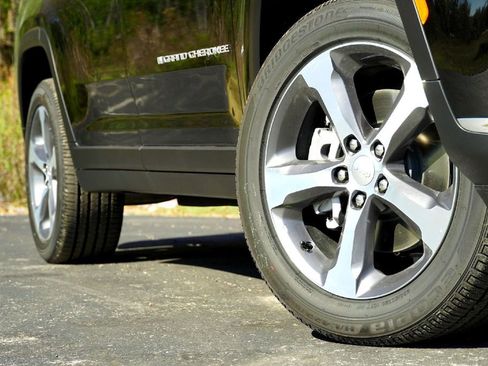 New 2025 Jeep Grand Cherokee L Limited image 4