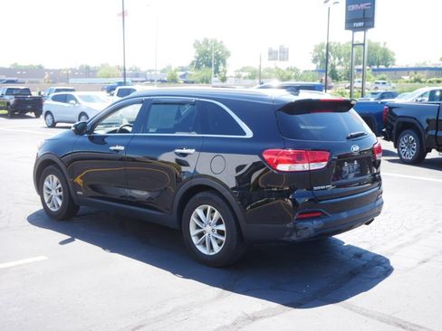 Used 2017 Kia Sorento AWD w/ LX Convenience Package image 5