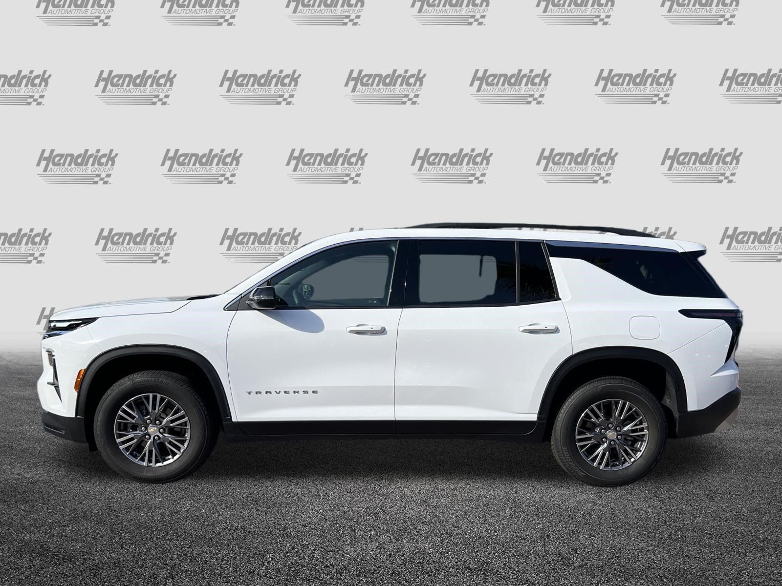 Used 2025 Chevrolet Traverse LT FWD image 7