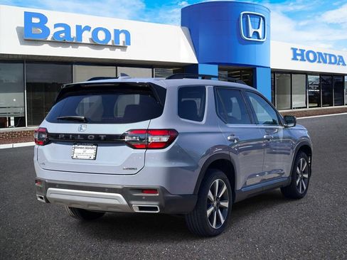 Used 2025 Honda Pilot Touring image 5