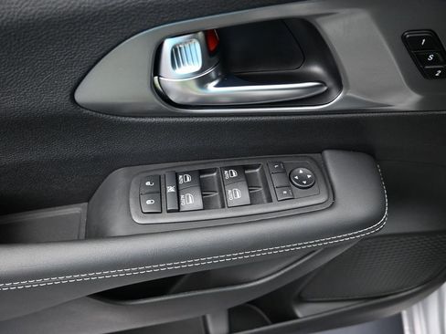 New 2026 Chrysler Pacifica Select image 12