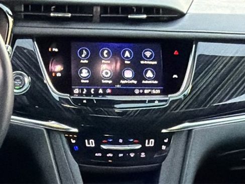 Used 2025 Cadillac XT6 Premium Luxury image 17